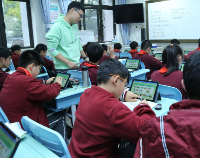 构建城乡联动的数字教育共同体整合资源