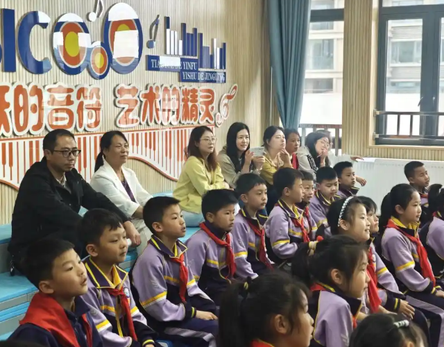 营造出积极有序的学习气氛学生在讲堂中